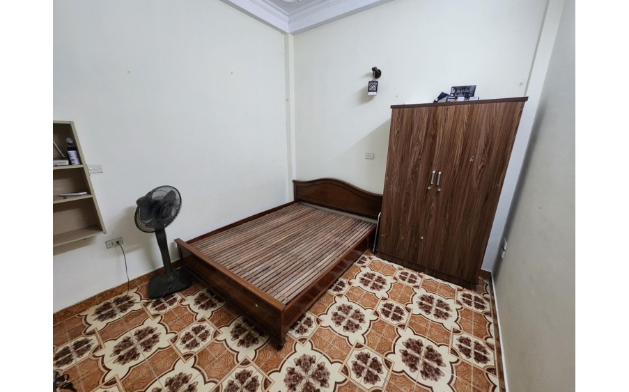 Cho ở nhóm sinh viên 7 - 8 người nhà Đường Láng, 40m2, 4 tầng, 4 ngủ, 15 Triệu, đủ đồ